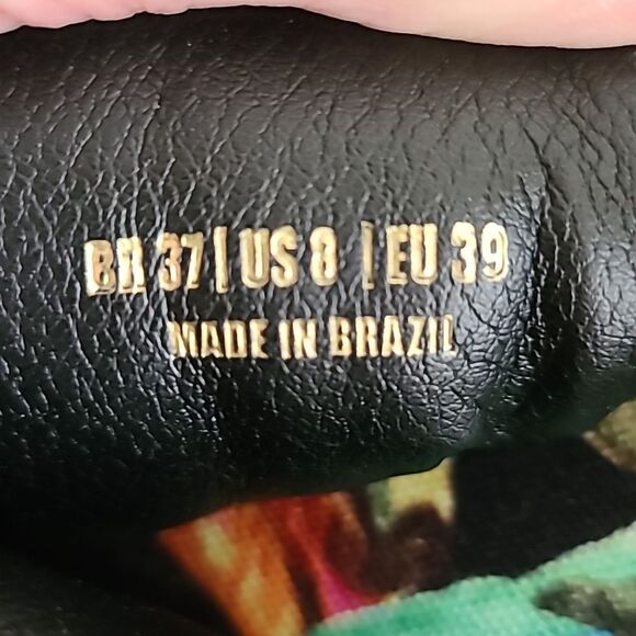 Farm Rio Black Banana Puffy Crochet Flip Flops NEW Size 8 - Picture 6 of 7